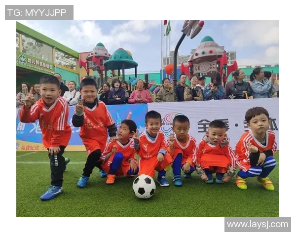 中班足球运动与球星学习活动让孩子们了解足球世界的魅力与英雄人物 中班足球运动与球星学习活动让孩子们了解足球世界的魅力与英雄人物