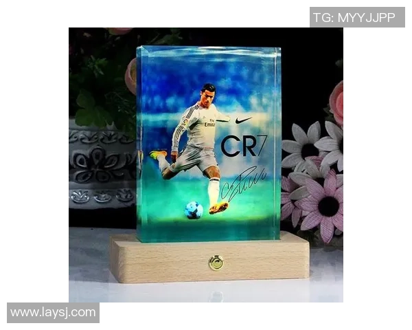 梅西C罗限量版足球笔袋精美设计 学习办公两不误 经典球星收藏必备