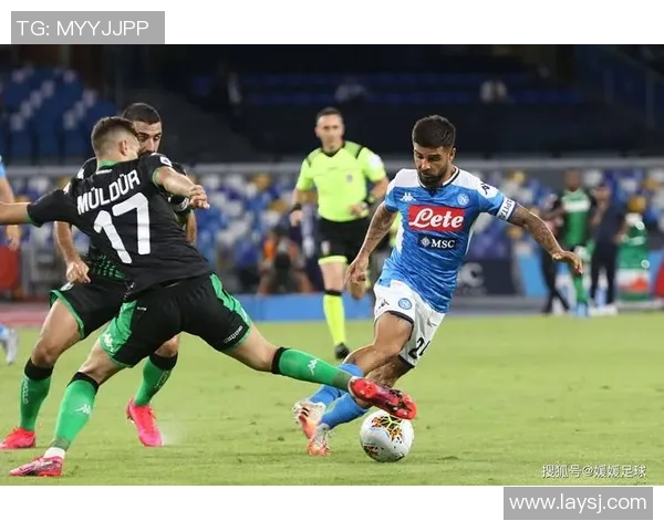 罗马足球美女球星的崛起与挑战:展现足球场上独特的魅力与实力 罗马足球美女球星的崛起与挑战:展现足球场上独特的魅力与实力