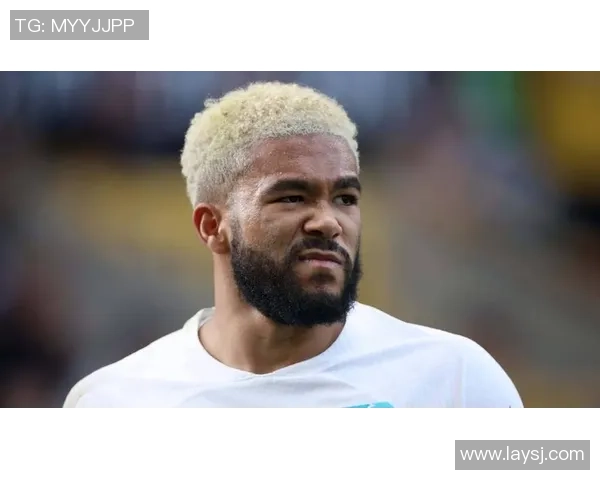 踢后卫的足球球星们：他们如何成为防线上的不可或缺之人